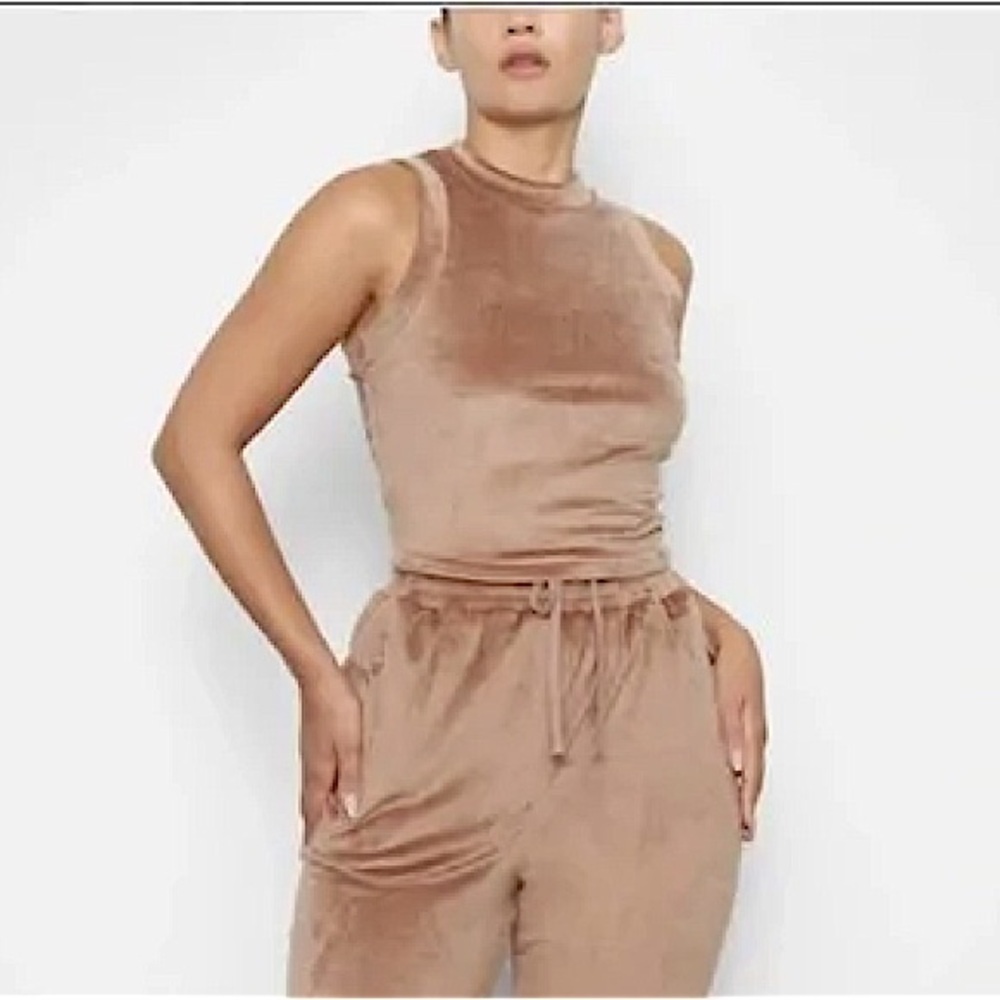 SKIMS Velour Crewneck Tank Size XL